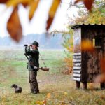 Der Dackel ist ein treuer Begleiter des Jägers und ein guter Jagdhund.